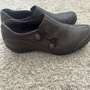 Taos Footwear Men's Brown Slip-On Leather Loafers